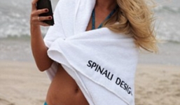 Độc đáo bộ đồ bơi bikini có thể kết nối với smartphone